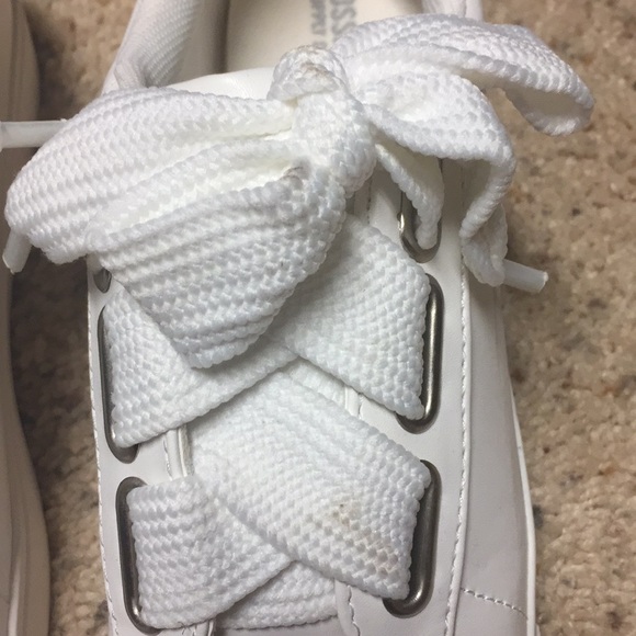 White sneaker size 6.5 - Picture 2 of 5